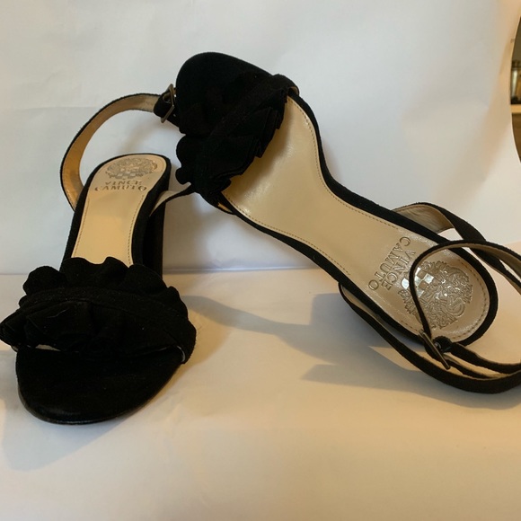 Beautiful sandals - Picture 2 of 2